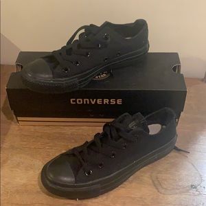 Black Converse size 4 men but fits women’s 6.